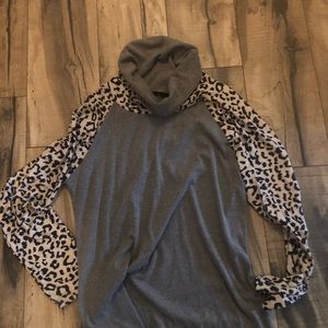 Size Large turtleneck shirt